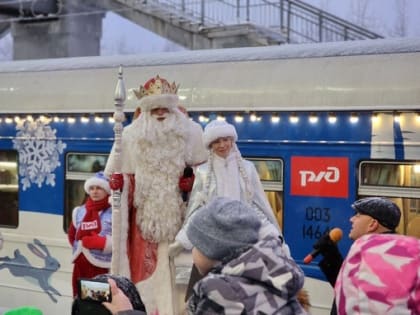 ️Мурманск посетила передвижная резиденция Деда Мороза