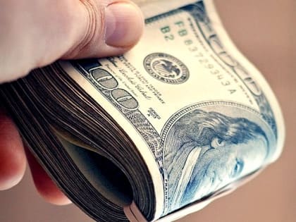 Курс доллара снизился почти на 59 копеек, евро потерял почти 41 копейку