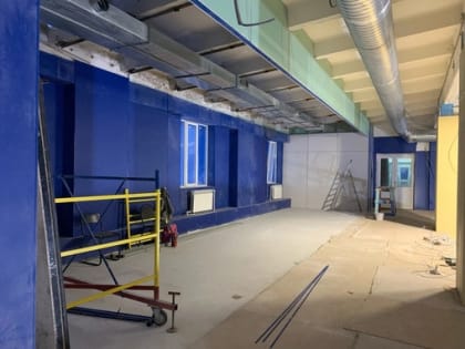 В Оленегорске продолжается капремонт Дома физкультуры