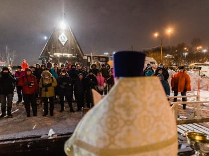 Дорожки к купели на Семёновском озере очистят и обработают мраморной крошкой