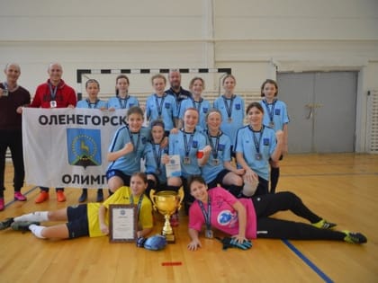 Юные заполярные футболистки взяли серебро на первенстве СЗФО