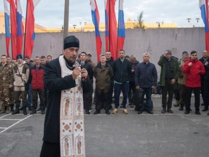 Священнослужители Мурманской епархии духовно поддерживают мобилизованных воинов