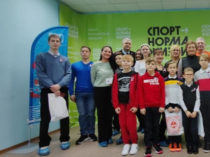 В Мурманском легкоатлетическом манеже наградили значкистов ВФСК ГТО