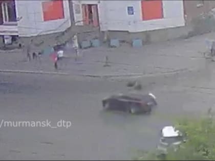 Столкновение велосипедиста и авто в Мурманске попало на видео