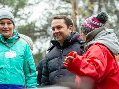 «В одном строю с Победой!»: губернатор Андрей Чибис пообщался с участниками военно-патриотического слёта под Оленегорском