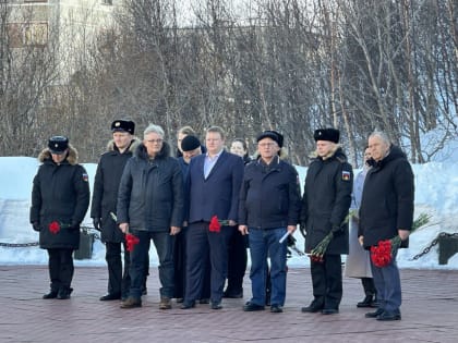 В Заозерске почтили память подводников АПЛ "Комсомолец"