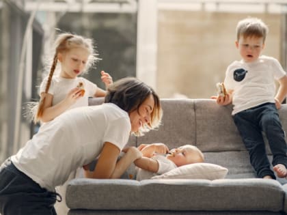 Родителям сохранят пособия при досрочном выходе из декрета с 2024 года