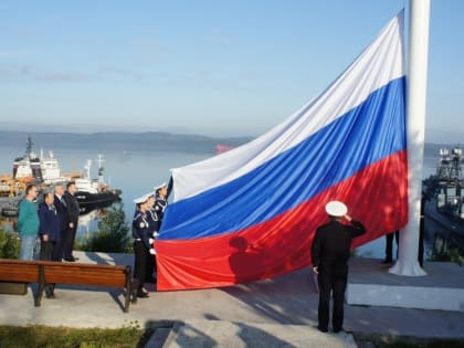 На мысе Алыш в Североморске поднят Государственный флаг России