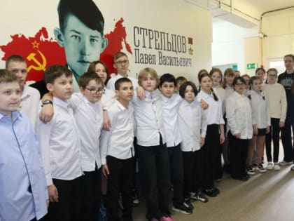 В школах и колледжах Мурманской области открыли ещё 17 муралов, посвящённых героям Кольского Заполярья