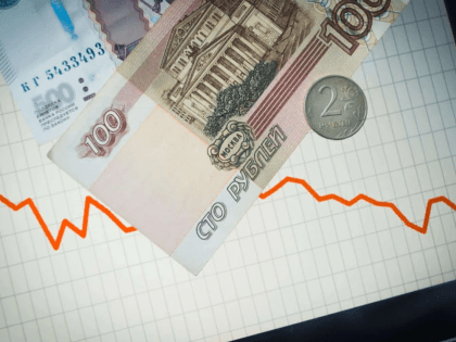Пробито дно, не только психологическое: рубль снова пошел вниз, доллар поднялся выше 84 рублей впервые с весны 2022 года