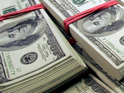 Курс евро просел почти на 1,35 рубля, доллар потерял 1,24 рубля