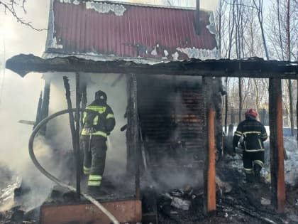 В Кольском районе сгорел дачный дом с мансардой