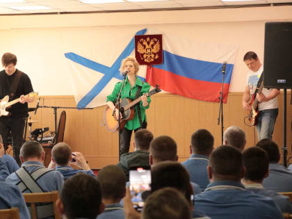 Певица Юта выступила в госпитале Североморска