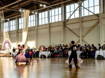 Соревнования на Кубок губернатора Мурманской области по танцевальному спорту проходят в Легкоатлетическом манеже Мурманска