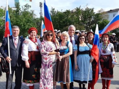 Дружба народов Мурманской области под Флагом России