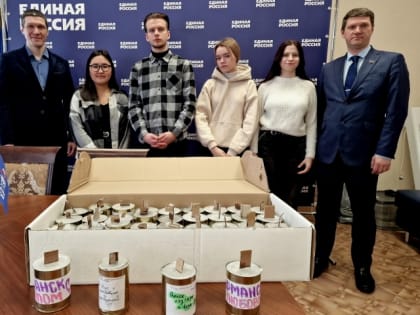 Учащиеся политехнического лицея и медицинского колледжа города Мурманска передали окопные свечи для участников СВО