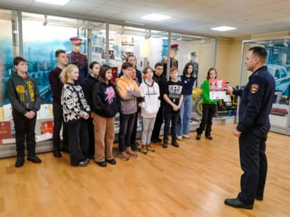 Учащиеся мурманской гимназии посетили с экскурсией музей истории органов внутренних дел