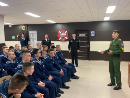 В рамках проведения Всероссийской акции «Есть такая профессия – Родину защищать!» психологи Северного флота провели встречу с нахимовцами Мурманского Нахимовского военно-морского у