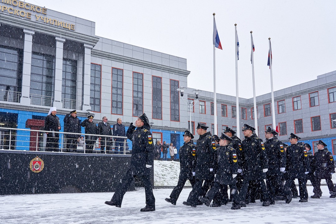 Нахимовское морское училище мурманск. Нахимовское училище Мурманск. Мурманское Нахимовское военно-Морское училище. Военное училище в Мурманске. Военно Морское училище Мурманск.