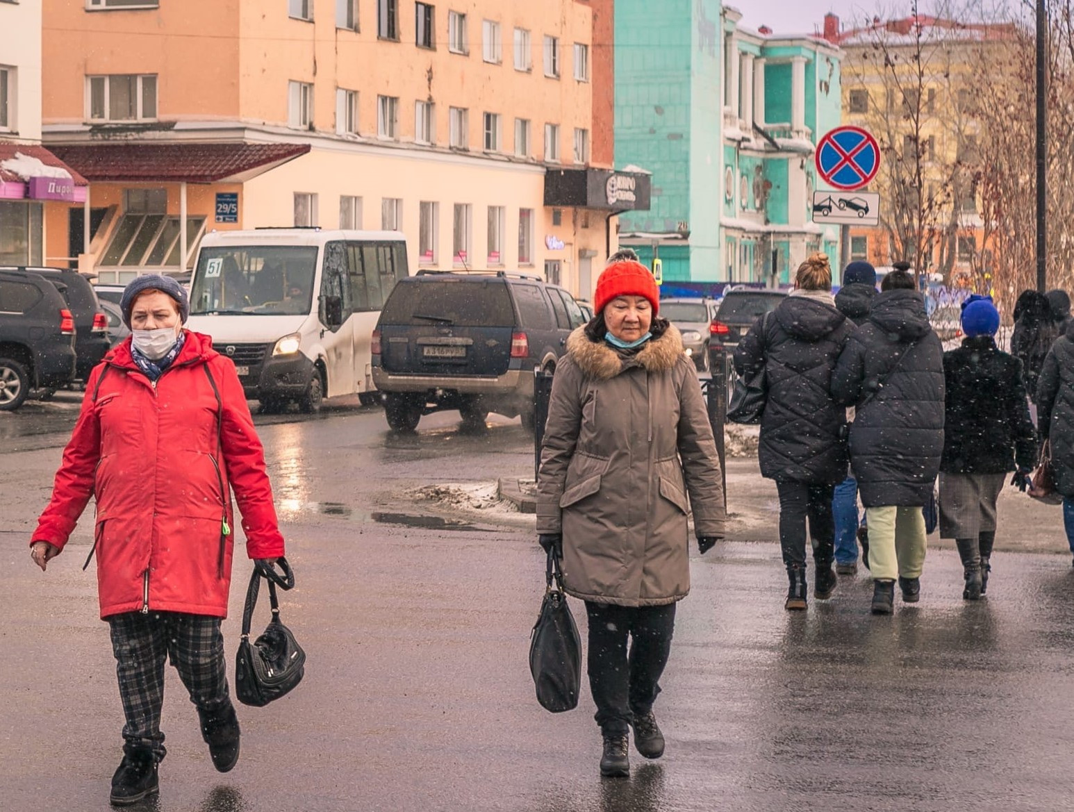 Заболели ковидом 2024. Москва люди. Северный человек. Погода в Мурманске. Мурманск заболеваемость Ковидом.