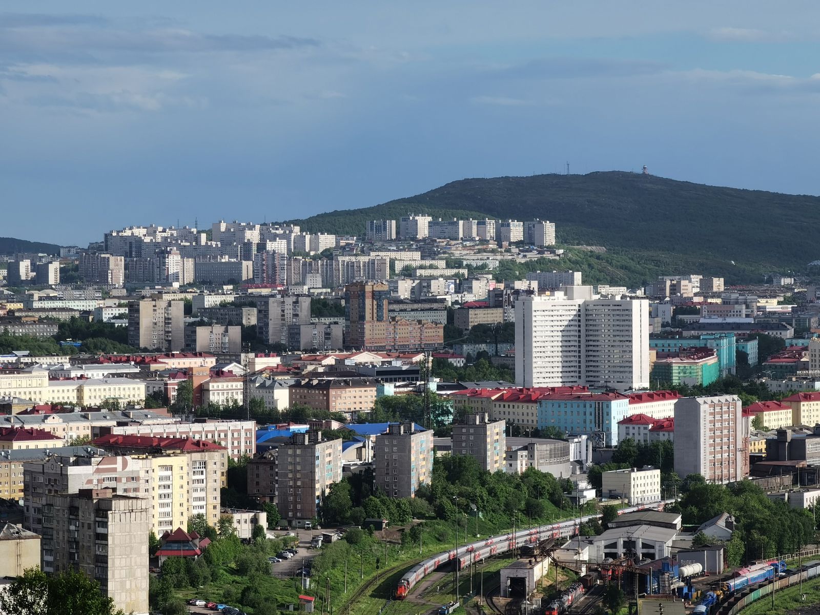 Мурманске на неделю. Мурманск фото. Мурманск летом. Мурманск летом ночью. Североморск ночью.