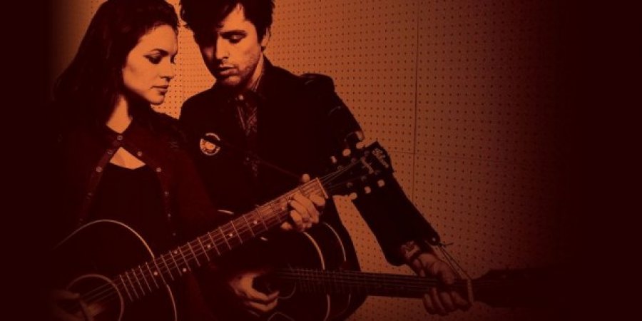 Billie Joe Armstrong z Green Day a Norah Jones nahrali country album