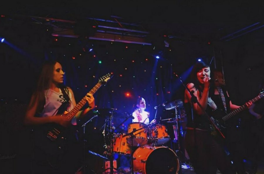 Žilinské rockerky Wasted Strings predstavujú nový videoklip