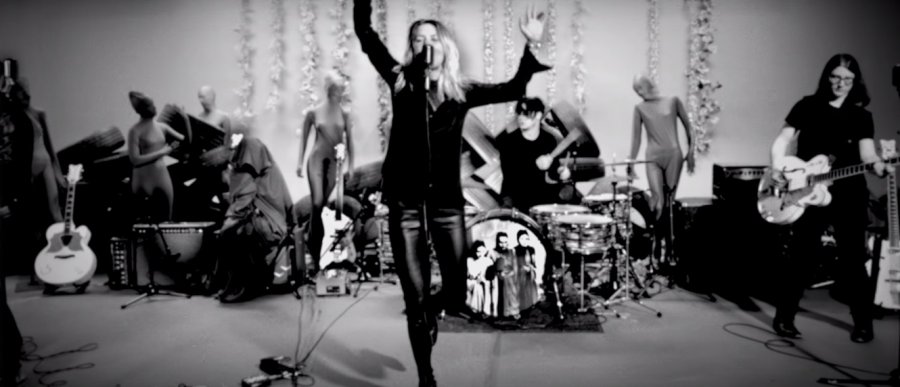 Superskupina The Dead Weather dnes vydáva tretí album Dodge and Burn