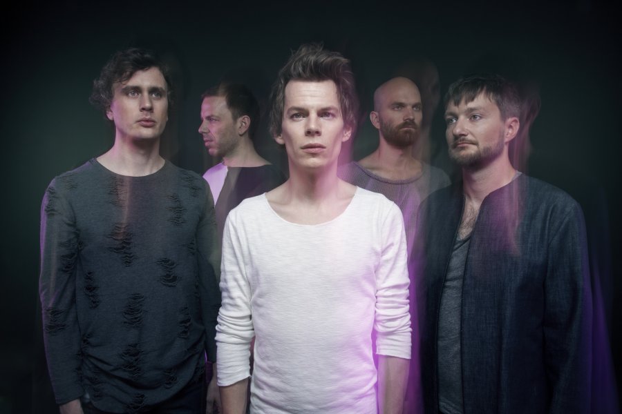 Kapela Zrní pokrstí nový album Jiskříci aj na Slovensku