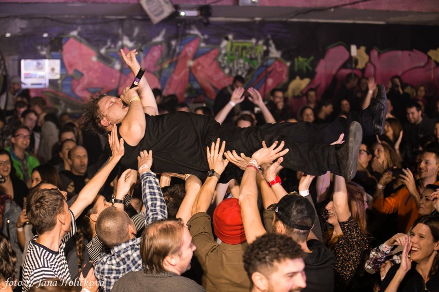 Skupina Para pokrstí nový album na hrade Devín