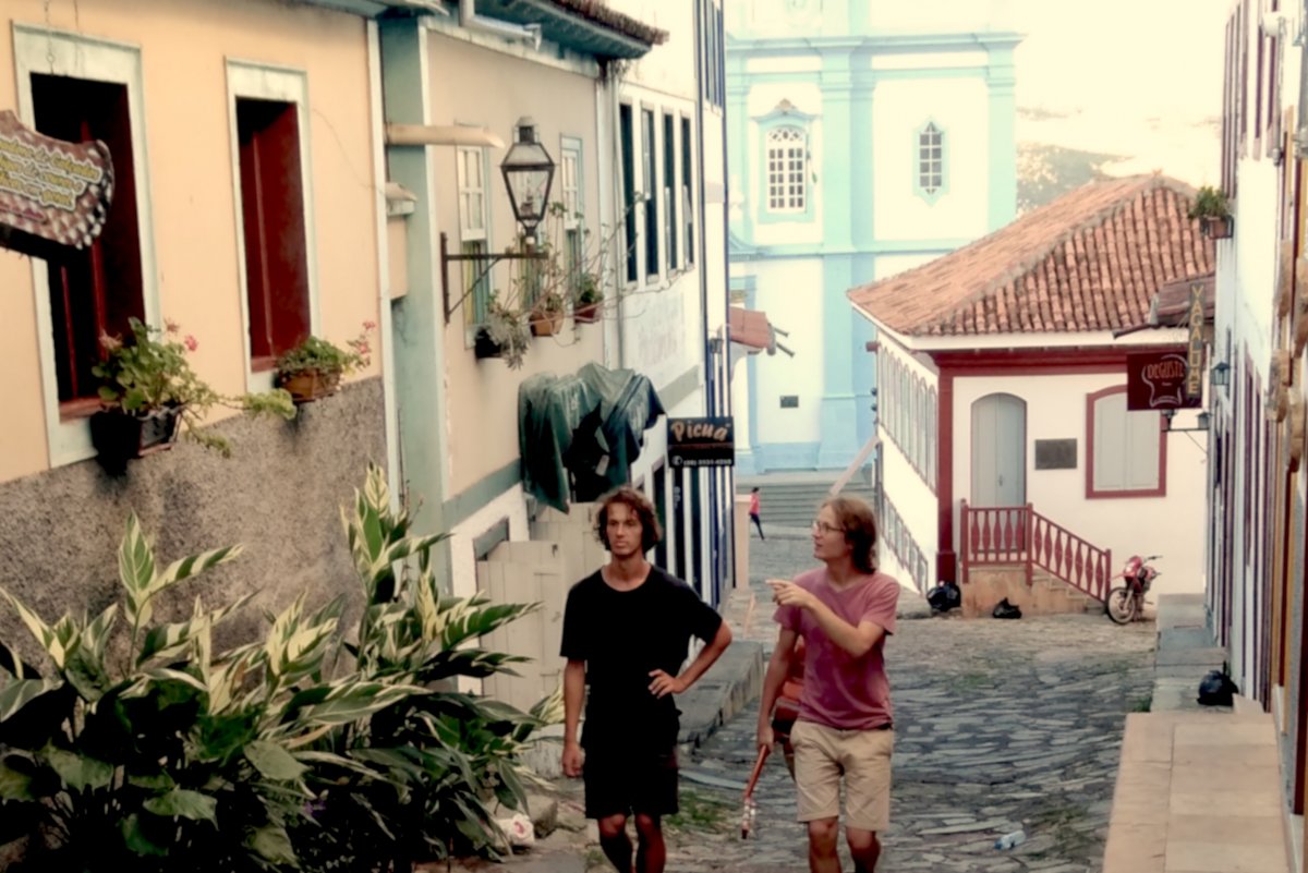 Po cestách po Brazílii vydáva kapela banskobystrických bratov Clube de esquiar svoj nový dvojalbum