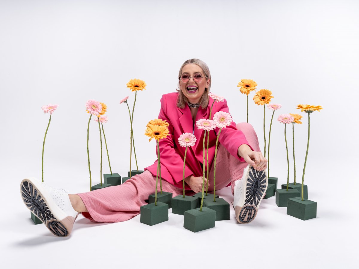 Andy Lou novým singlom a klipom Prirodzená ohlasuje svoj debutový album