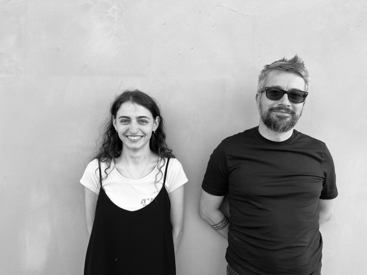 Pesničkár Archívny Chlapec sa vzdal gitary a vykročil smerom k elektronike