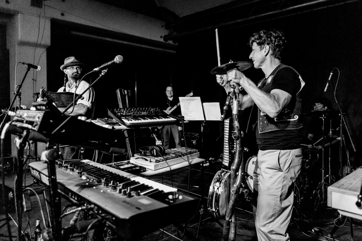 Folk&Bass Orchestra v novom singli Mám ja lúčku prepojili ľudovku, gajdy, elektroniku a kapelovú rytmiku