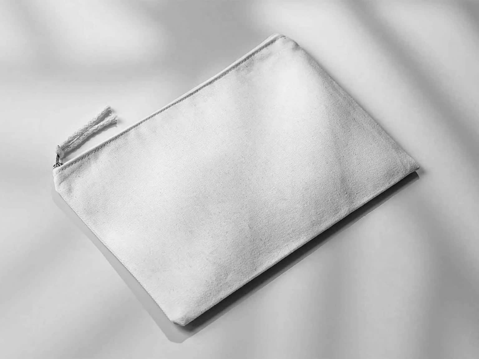 Free Toiletry Bag Mockup (PSD)