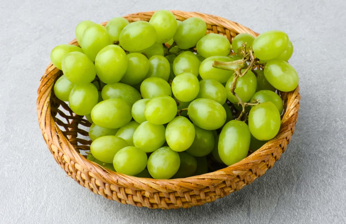 Basket & Bushel Green Seedless Grapes
