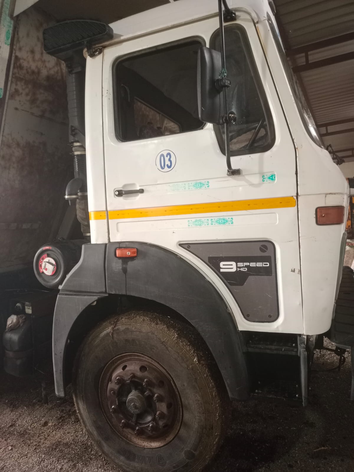 Dumpers Tata 2523 - 2019