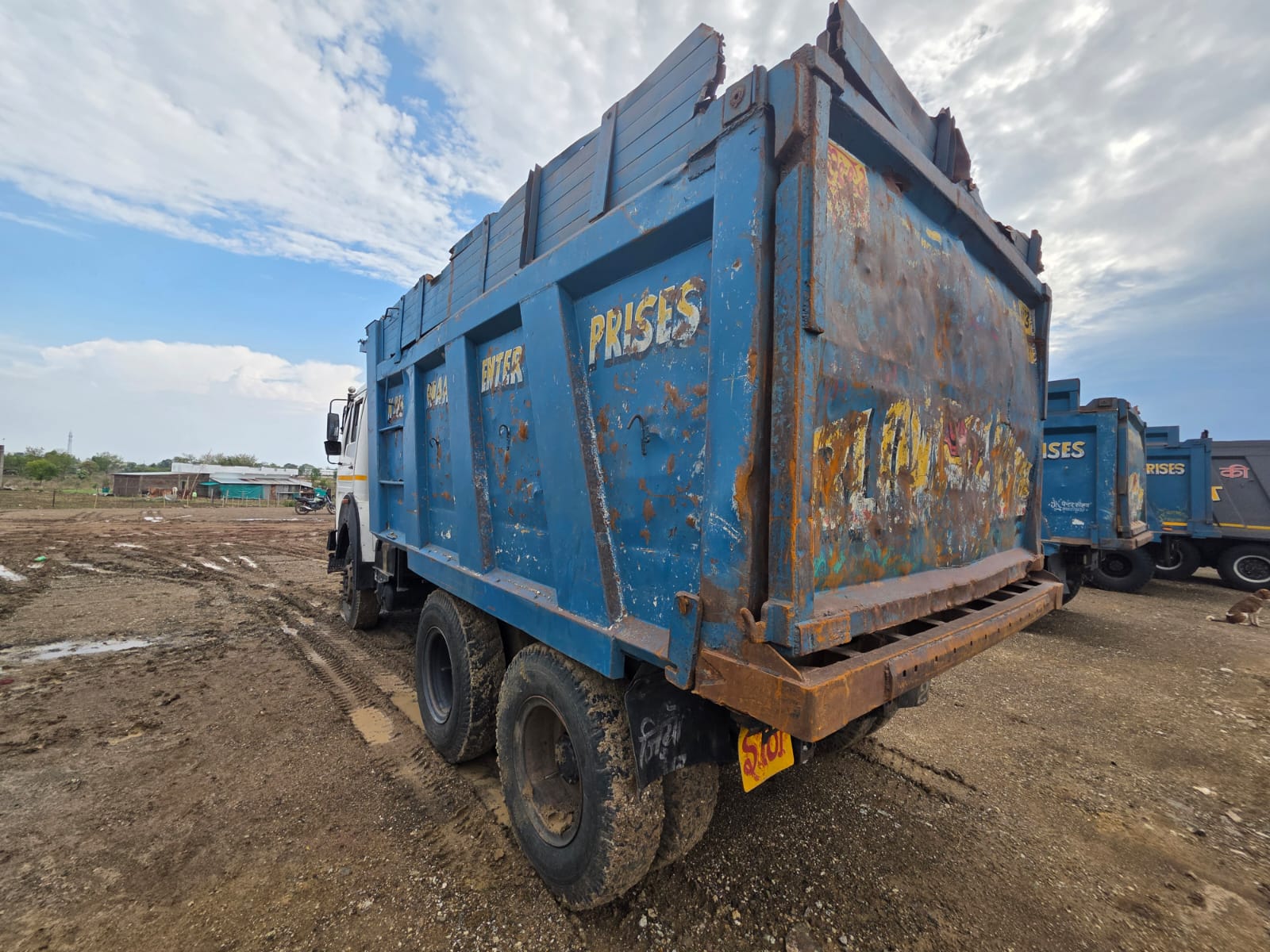 Dumpers Tata 2518 - 2015 — Madhya Pradesh
