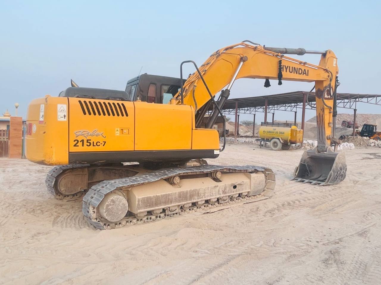 Excavator Hyundai 215 LC - 2017 — Madhya Pradesh
