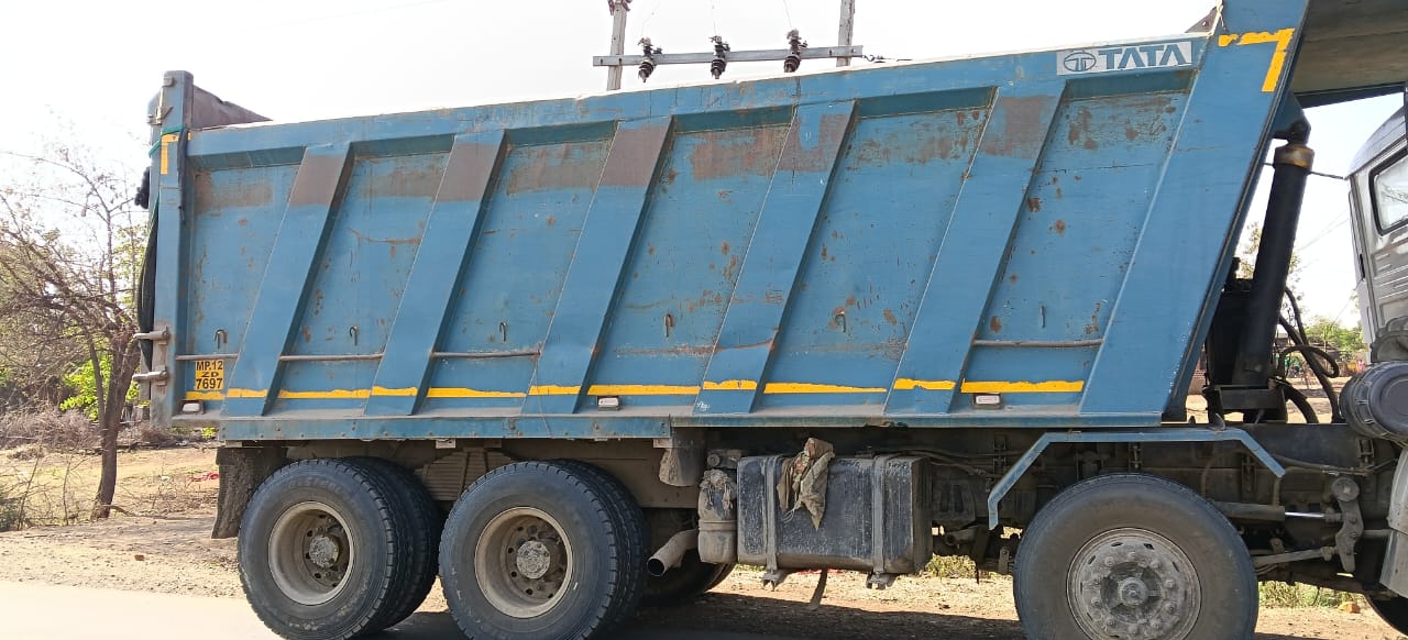 Tata 12 tyre tipper — Madhya Pradesh