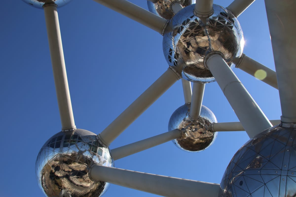 EU investiert 1,3 Milliarden Euro in Zukunftstechnologien: KI, Digitaler Zwilling und Cybersicherheit