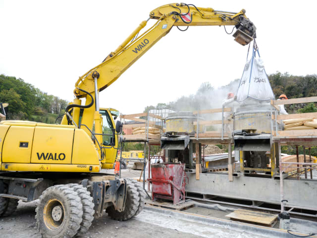 Bau von Europas erster komplett mit UHFB gebauten Strassenbrücke