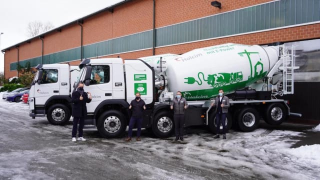 camions malaxeurs électriques d`Holcim