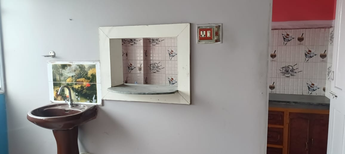 2BHK FLAT COURT MORE