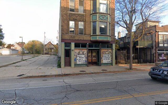 Street-level view of 4th Quarter Sportsbar and Grill