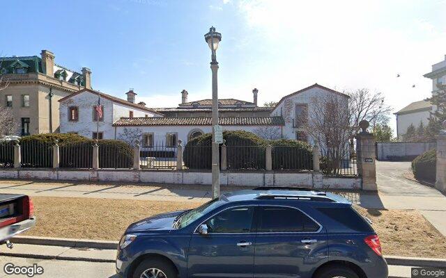 Street-level view of Villa Terrace Decorative Arts Museum