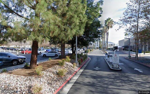Street-level view of Los Angeles Marriott Burbank Airport