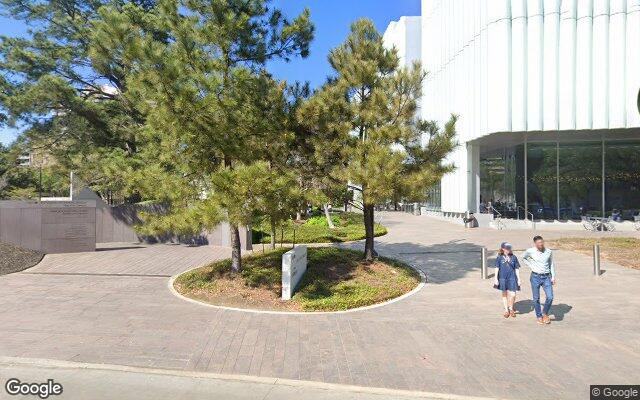 Street-level view of Museum of Fine Arts Houston – Kinder Building