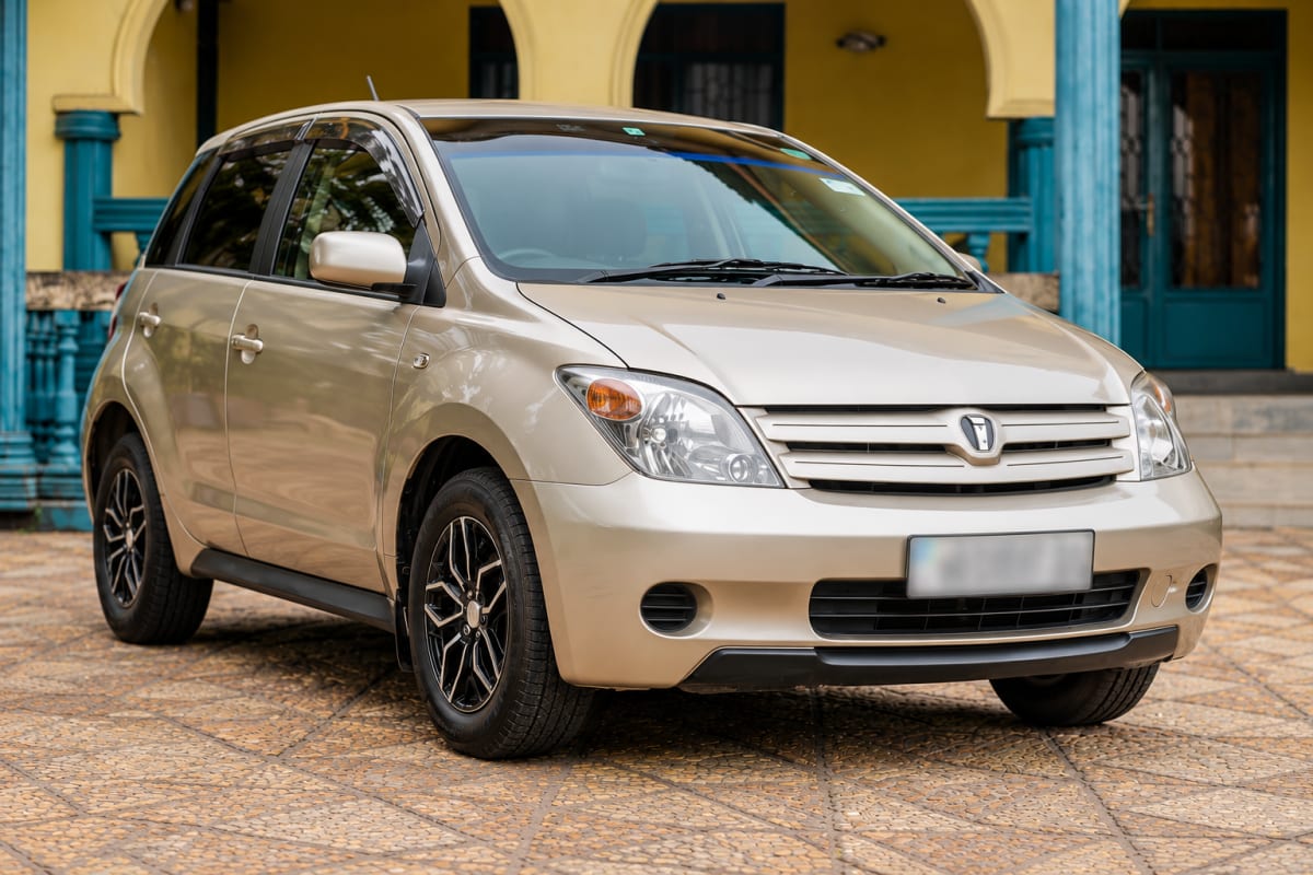 Toyota IST, citadine 4 places avec chauffeur de la flotte Immosphere à Kinshasa