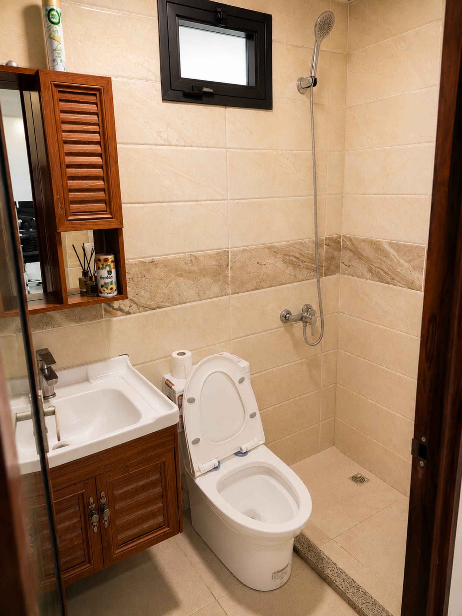 Gombe Safricas — Grand appartement 3 chambres — photo 11